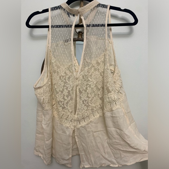 American Eagle Women’s cream lace tank top - Picture 3 of 5